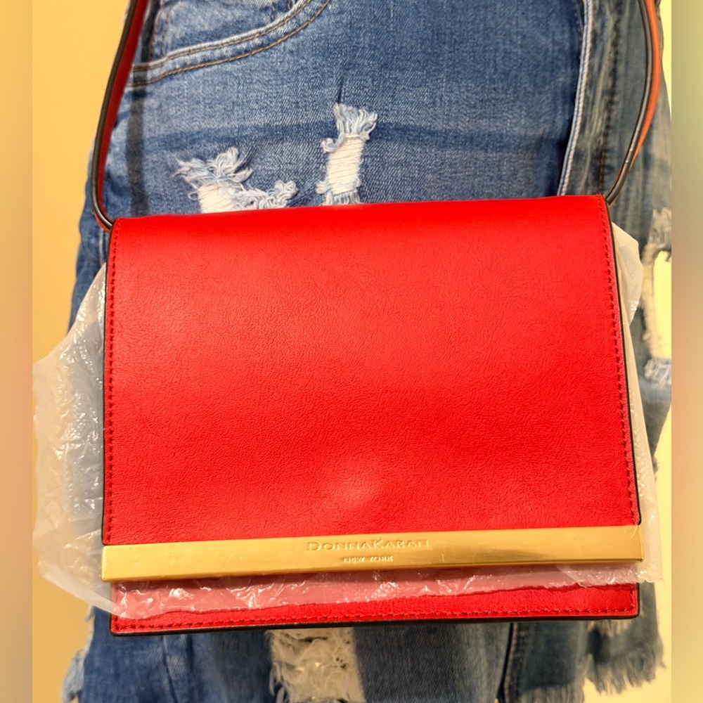 ✨Donna Karan NY in Red Sling bag❤️